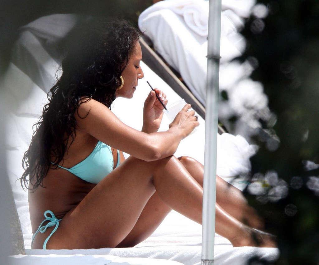 16P Mel B enjoying on pool and showing huge tits and nice body