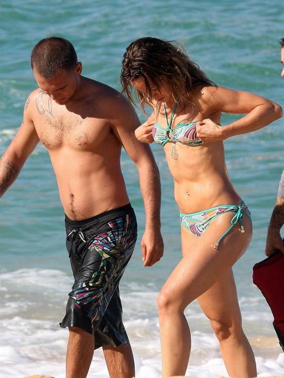15P Mena Suvari great ass and caught tanning topless
