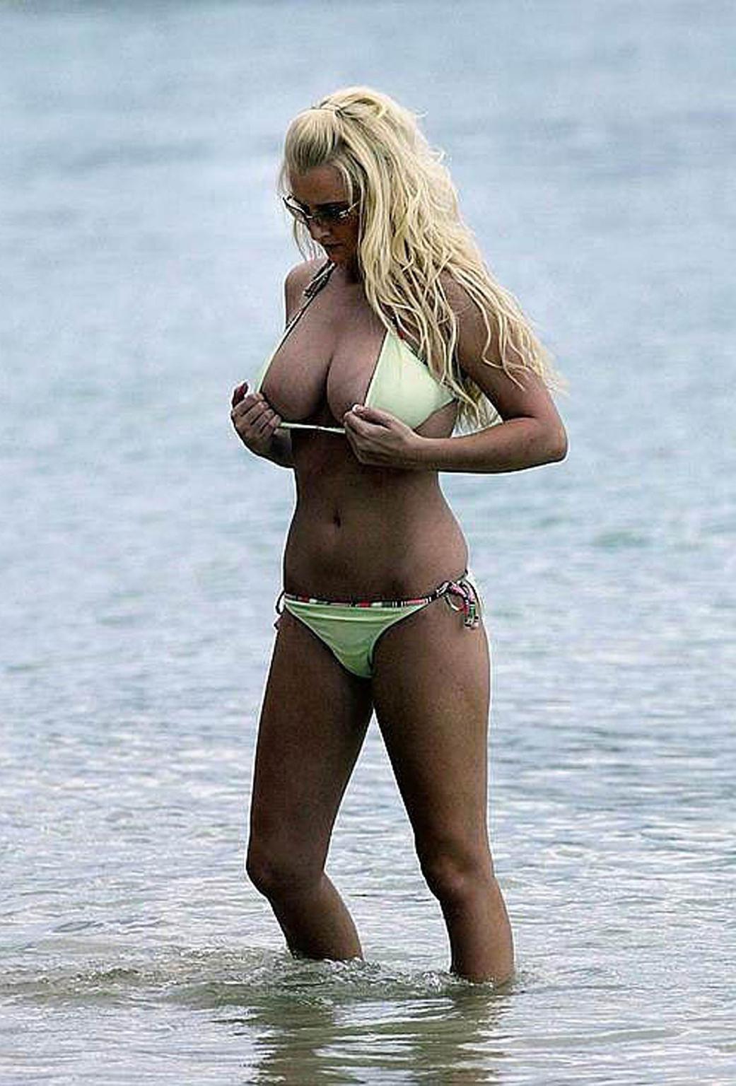 16P Michelle Marsh showing extremely huge tits and sexy body in bikini