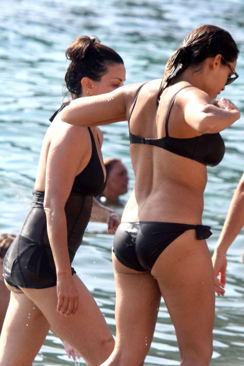15P Rosario Dawson enjoying at the pool and showing her huge tits very sexy photos