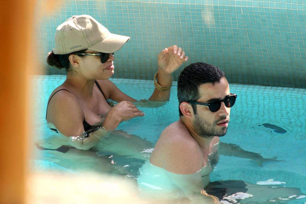 15P Rosario Dawson enjoying at the pool and showing her huge tits very sexy photos