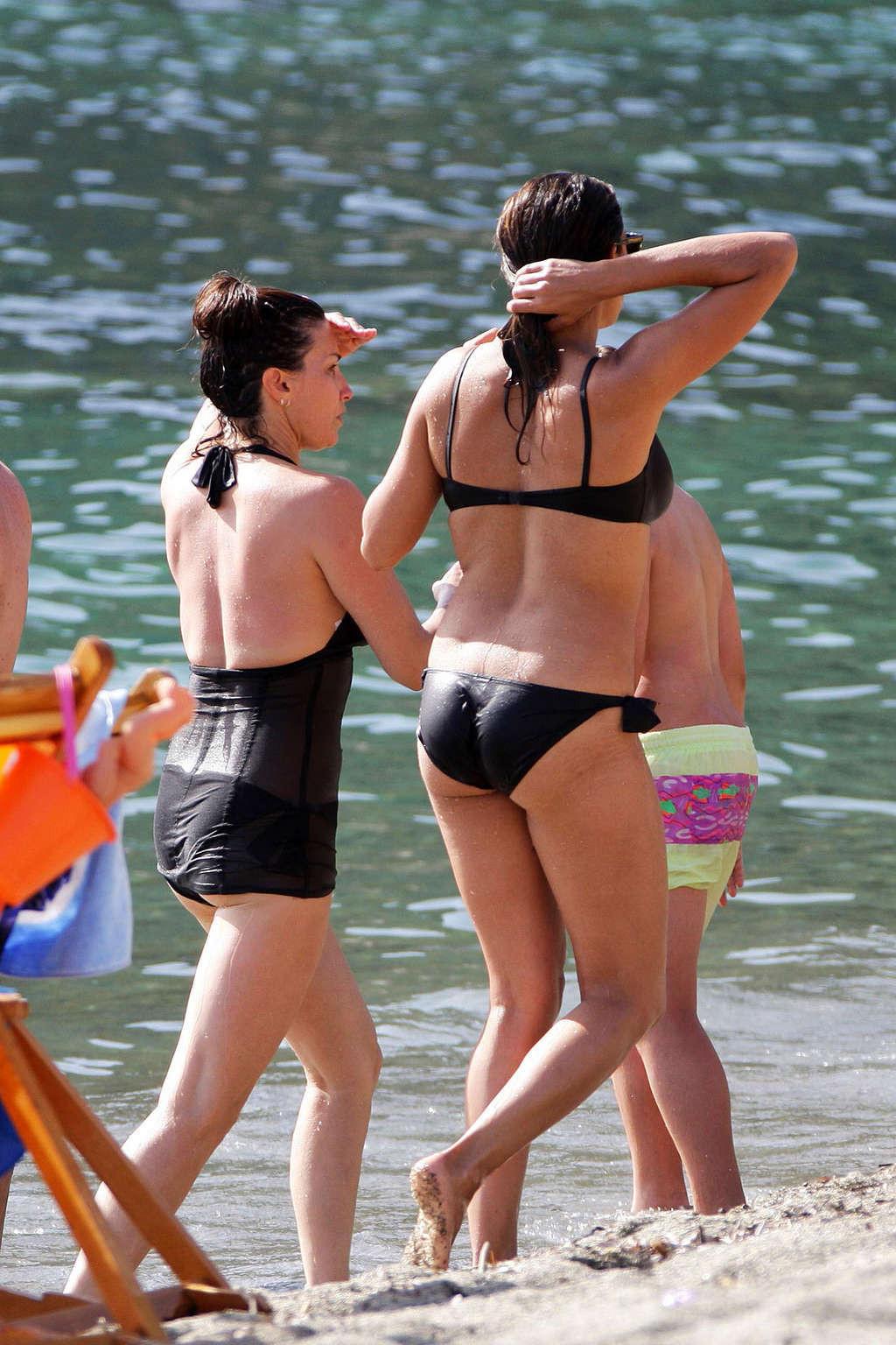 15P Rosario Dawson enjoying at the pool and showing her huge tits very sexy photos