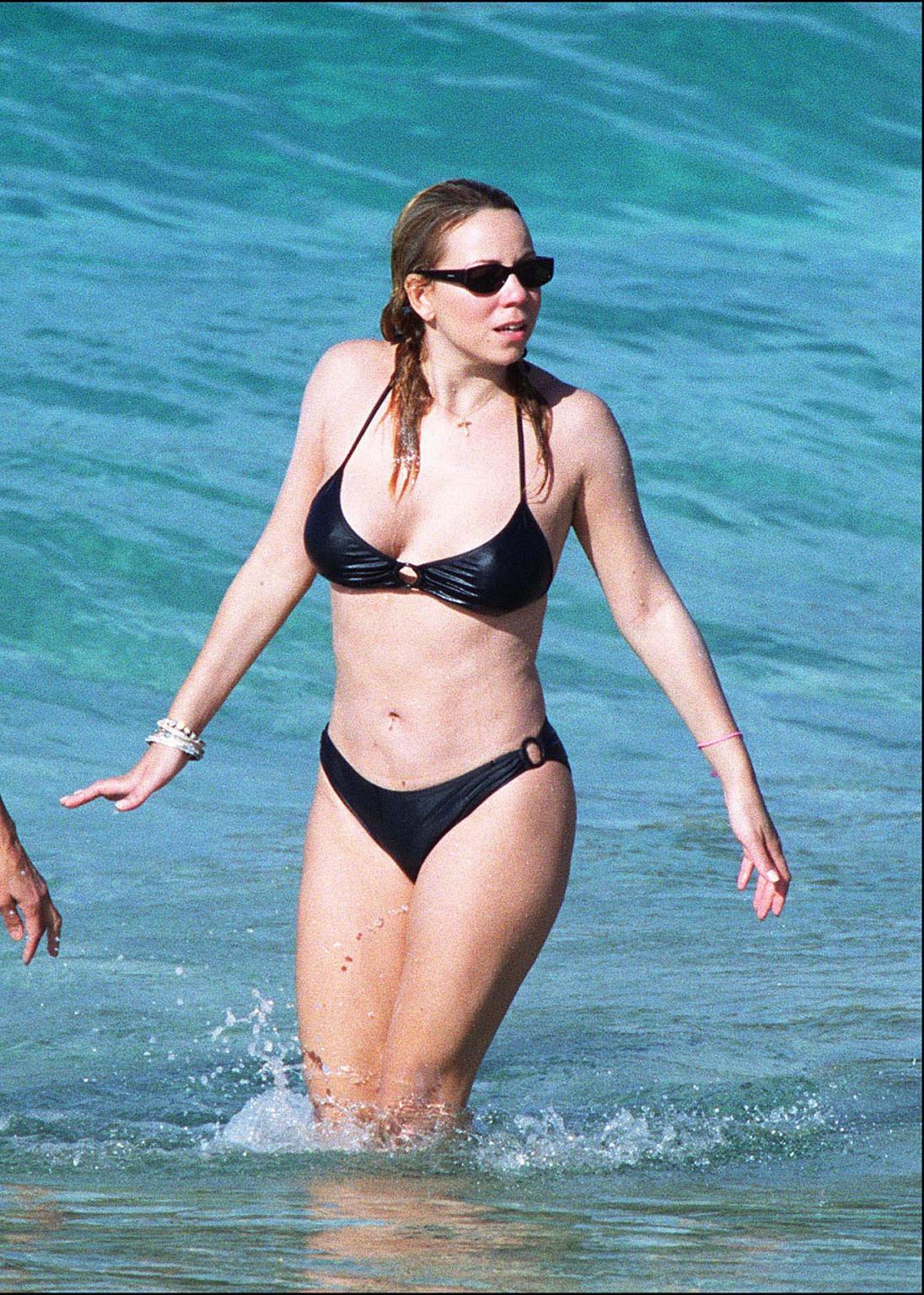 16P Marih Carey showing her sexy and huge tits and her hot ass