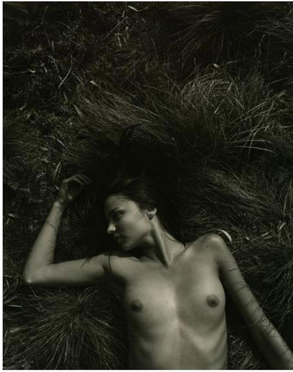 15P Miranda Kerr nude perky tits and sweet ass
