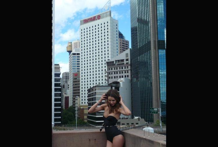 15P Miranda Kerr nude perky tits and sweet ass