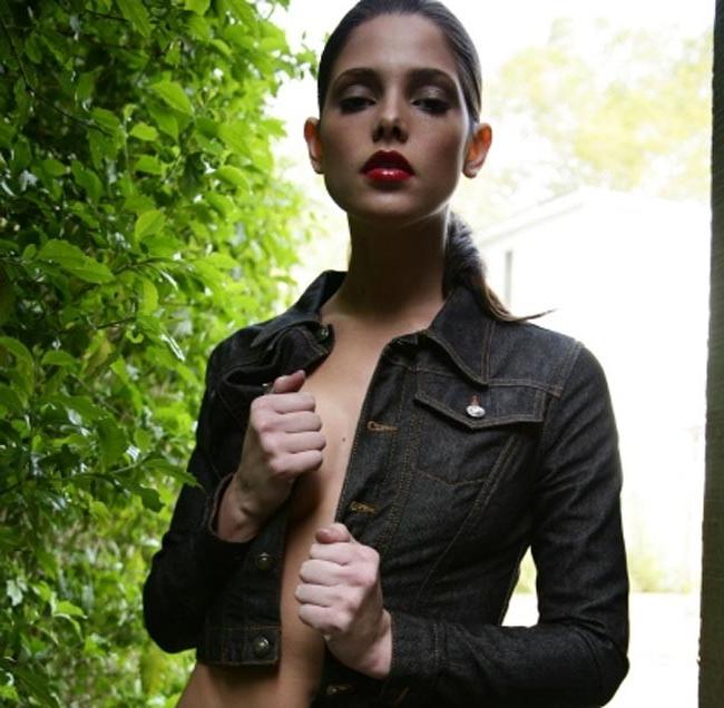 15P Ashley Greene caught in bikini and juicy cleavage