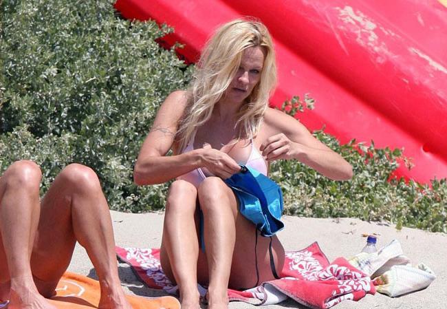 16P Pamela Anderson naked boobs in fetish photos
