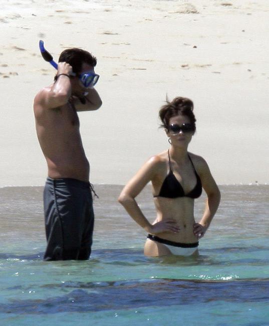 16P Kate Beckinsale caught in bikini snorkeling