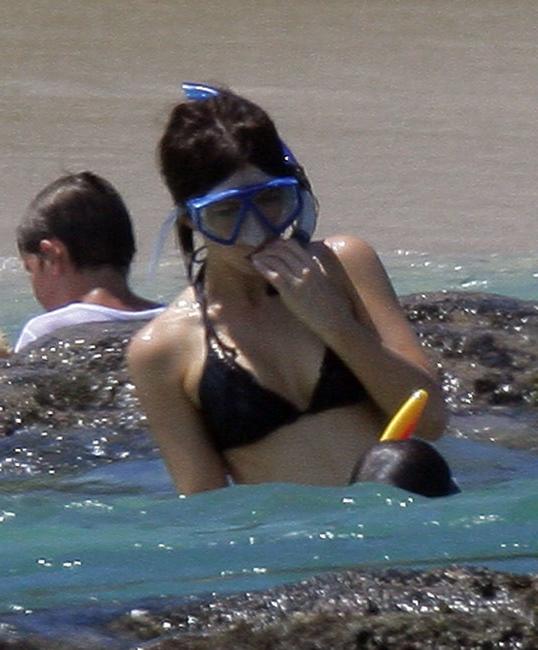 16P Kate Beckinsale caught in bikini snorkeling