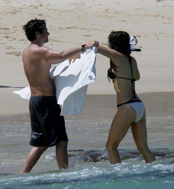 16P Kate Beckinsale caught in bikini snorkeling