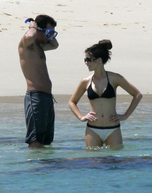 16P Kate Beckinsale caught in bikini snorkeling