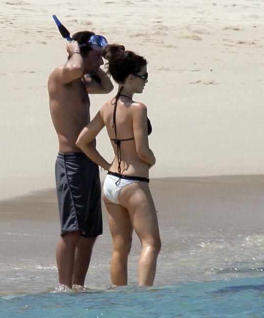 16P Kate Beckinsale caught in bikini snorkeling