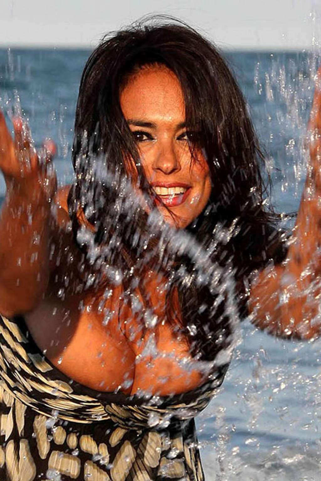 10P Maria Grazia Cucinotta looking very sexy and busty on some photoshoot