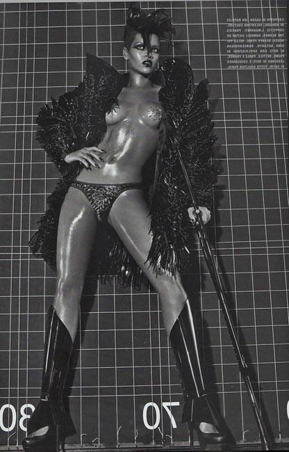 16P Rihanna showing topless for photographs