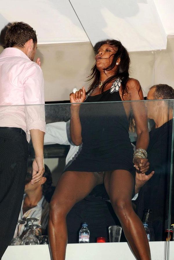 15P Naomi Cambell showing hairy cunt and perky tits