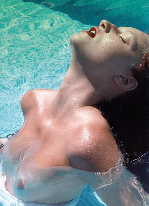 10P Ciara Christensen exposing her nice tits on pool for some sexy photoshoot