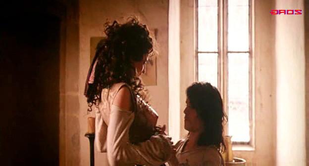 14P Anna Friel showing her nice perky tits