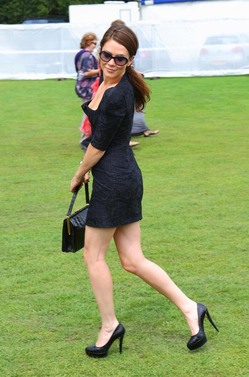 14P Anna Friel showing her nice perky tits