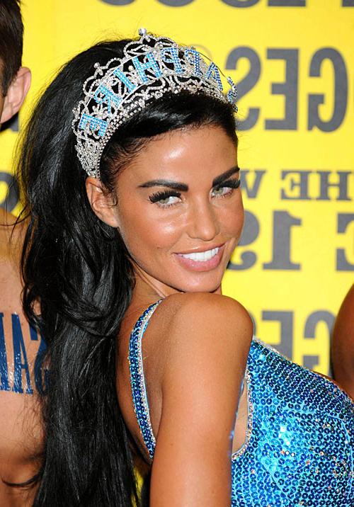 15P Katie Price Jordan masturbating with cell phone and showing her big tits