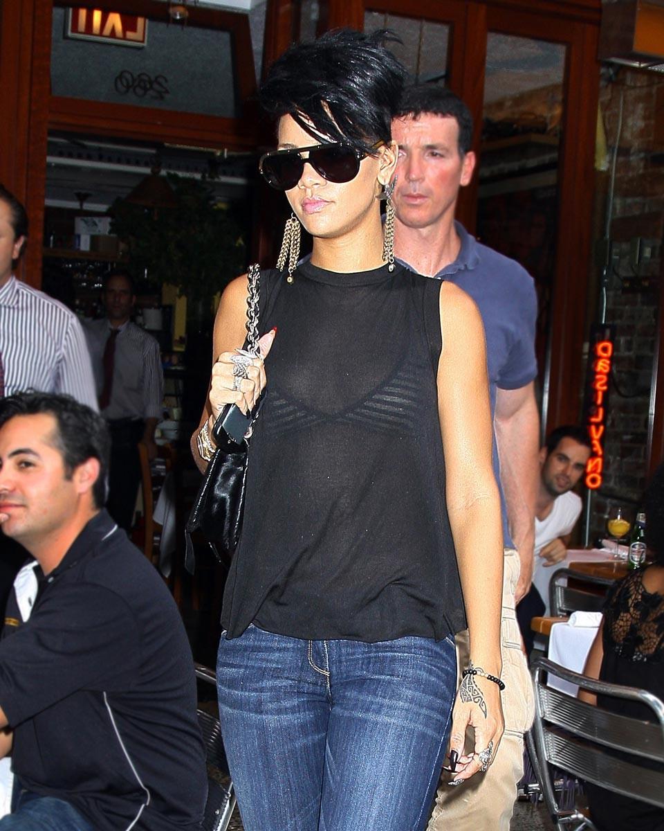 15P Rihanna in nice black dress and caught fully nude