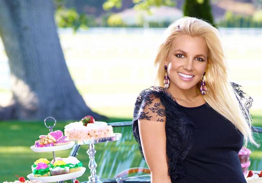 15P Britney Spears smoking hot ass in sexy lingerie