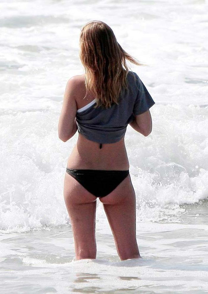 15P Leighton Meester has killer ass nice perky tits