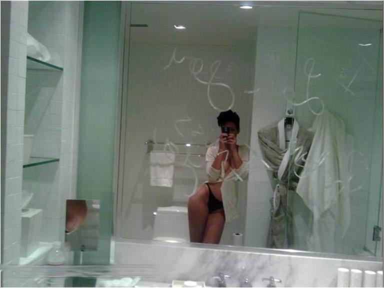 15P Rihanna caught nude and fabulous ass in bikini