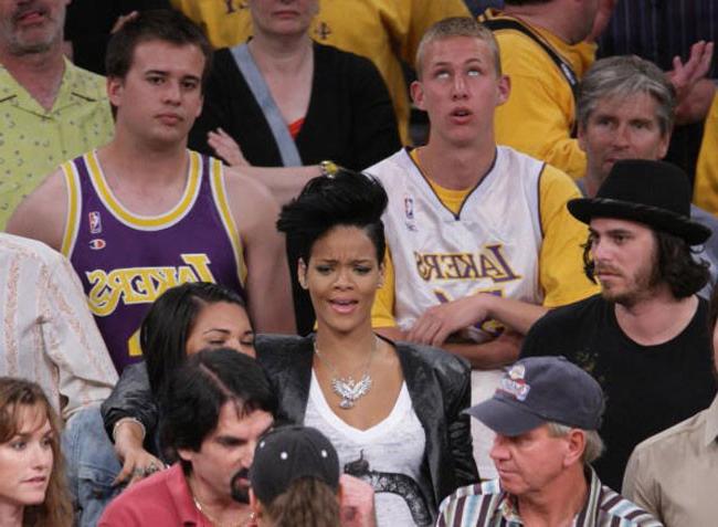 15P Rihanna caught nude and fabulous ass in bikini
