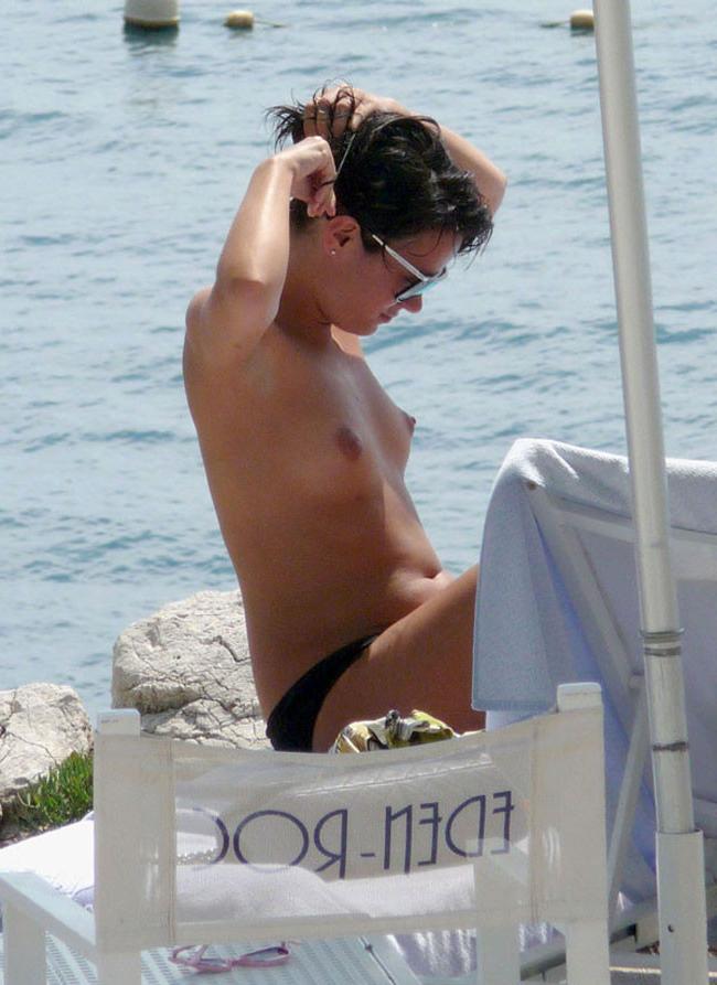 15P Lily Allen paprazzi caught her nude topless