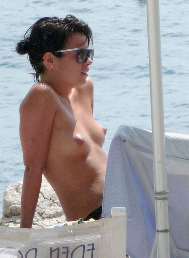 15P Lily Allen paprazzi caught her nude topless