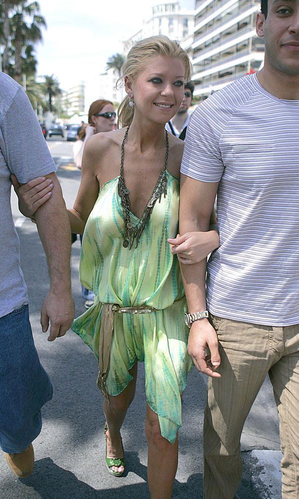 15P Tara Reid great bikini and exposed small tits
