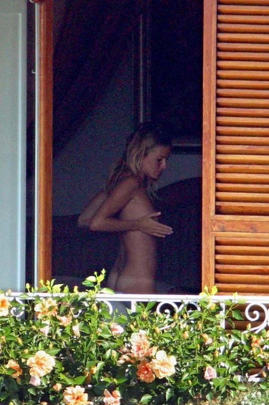 15P Sienna Miller absolutely gorgeous naked breasts