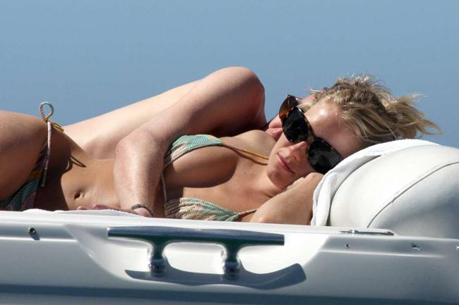 15P Sienna Miller absolutely gorgeous naked breasts