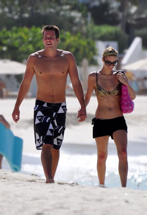10P Paris Hilton showing her nice tits and ass crack on beach paparazzi pictures