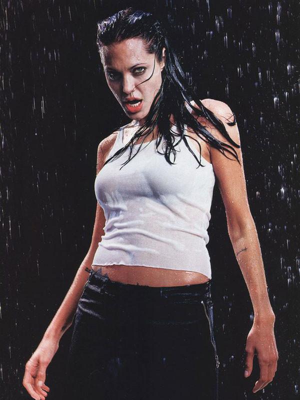 15P Angelina Jolie gorgeous exposed big boobs