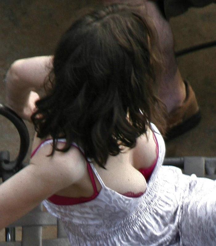 15P Winona Ryder absolutely amazing cleavage boobs