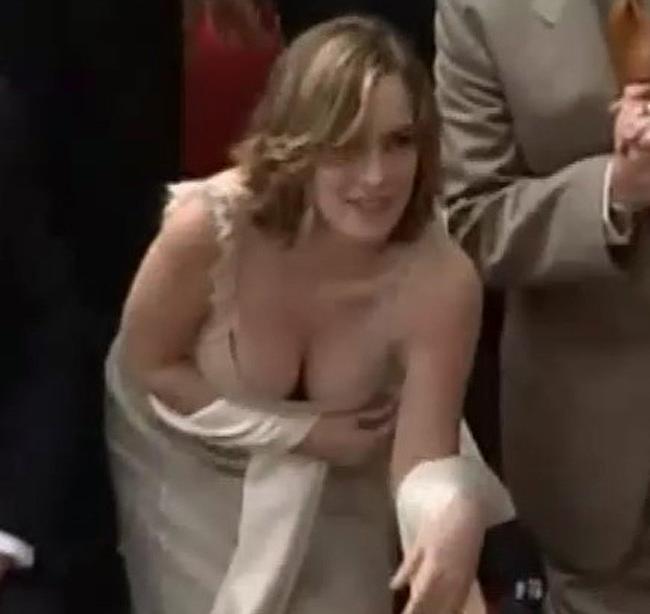 15P Winona Ryder absolutely amazing cleavage boobs