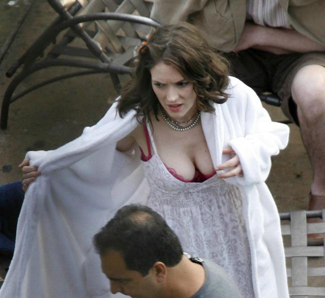 15P Winona Ryder absolutely amazing cleavage boobs