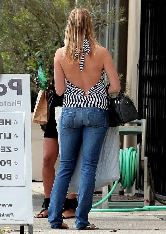 15P Amy Smart showing her perfect nude perky tits