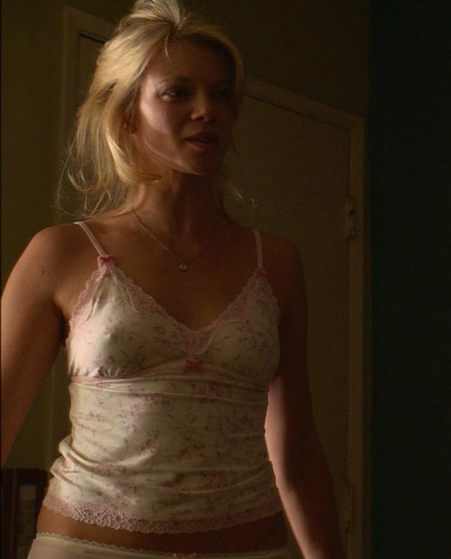 15P Amy Smart showing her perfect nude perky tits