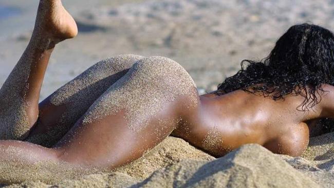 15P Celebrity Janet Jackson showing her hot boobs for paparazzi