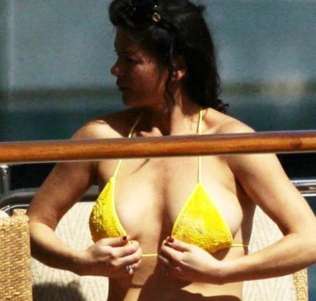 16P Celebrity Catherine Zeta Jones shows her nice boobs