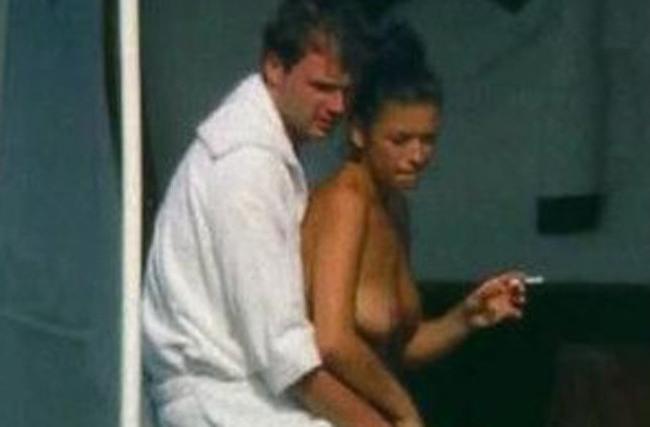 16P Celebrity Catherine Zeta Jones shows her nice boobs