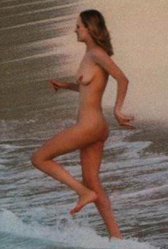 15P Celebrity Uma Thurman extremly hot nude boobs on the beach