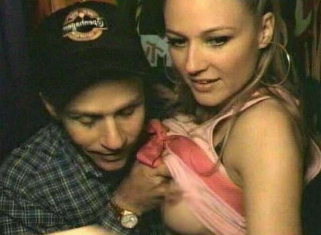 16P Celeb Jewel Kilcher lett a guy to suck her perky tits