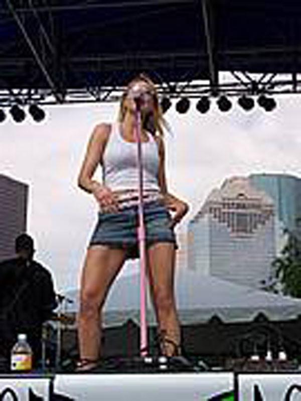16P Celeb Jewel Kilcher lett a guy to suck her perky tits