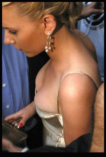 15P Careless celebrities caught in different downblouse shots