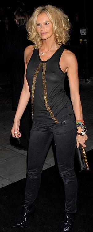 16P elle macpherson caught in nipslips see through and topless