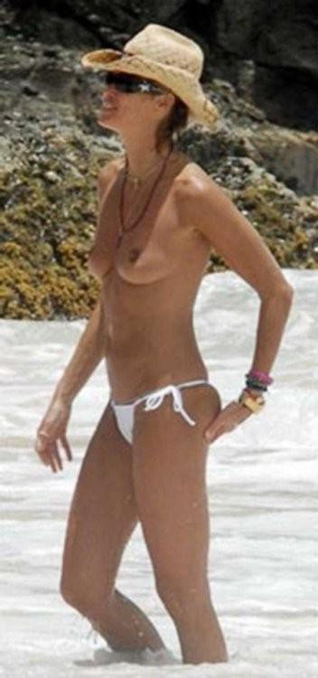 16P elle macpherson caught in nipslips see through and topless