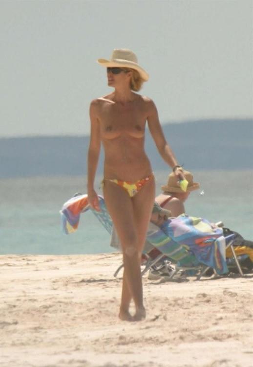 16P elle macpherson caught in nipslips see through and topless